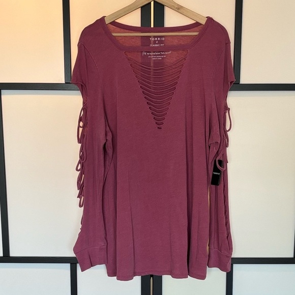 TORRID Classic Fit Cotton Crew Neck Slasher Tee. Size 2X. 18-20. NWT - Picture 3 of 14